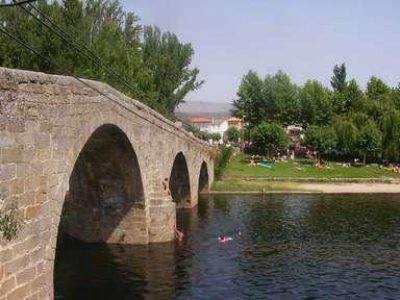 Un entorno único.... junto al rio Alberche y a 1 Km de la Reserva Natural del Valle de Iruelas