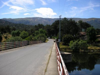 Un entorno único.... junto al rio Alberche y a 1 Km de la Reserva Natural del Valle de Iruelas