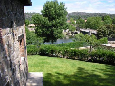 Un entorno único.... junto al rio Alberche y a 1 Km de la Reserva Natural del Valle de Iruelas