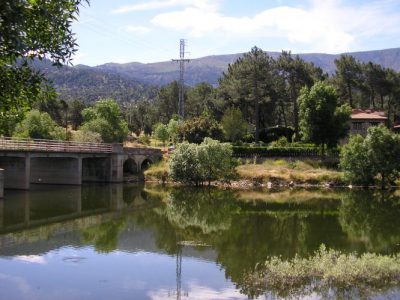 Un entorno único.... junto al rio Alberche y a 1 Km de la Reserva Natural del Valle de Iruelas