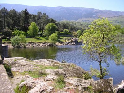 Un entorno único.... junto al rio Alberche y a 1 Km de la Reserva Natural del Valle de Iruelas